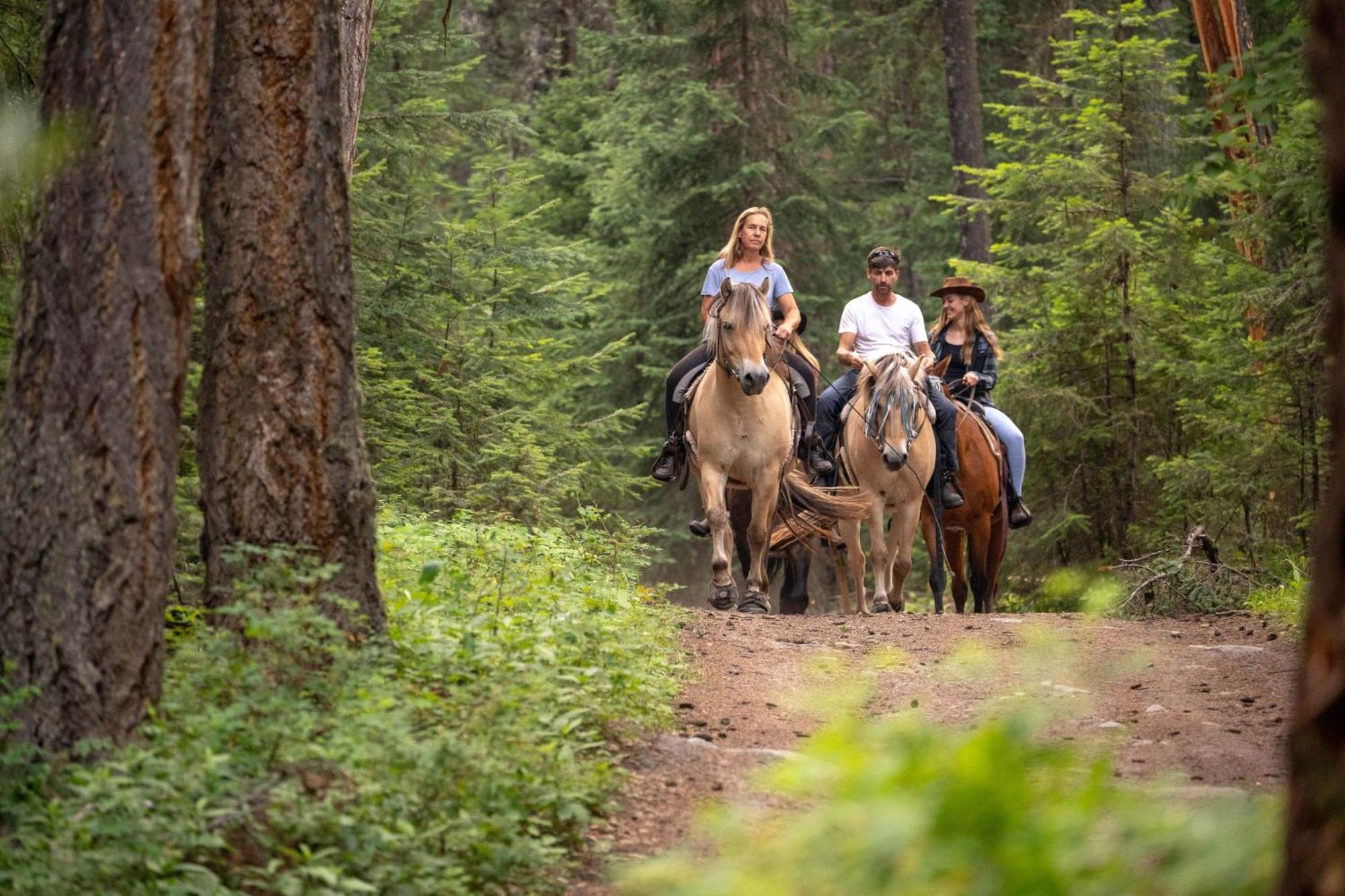 Beaver Guest Ranch Bridge Lake Exterior foto